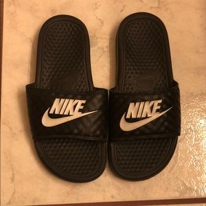 Nike Slip-on sandals women’s 5